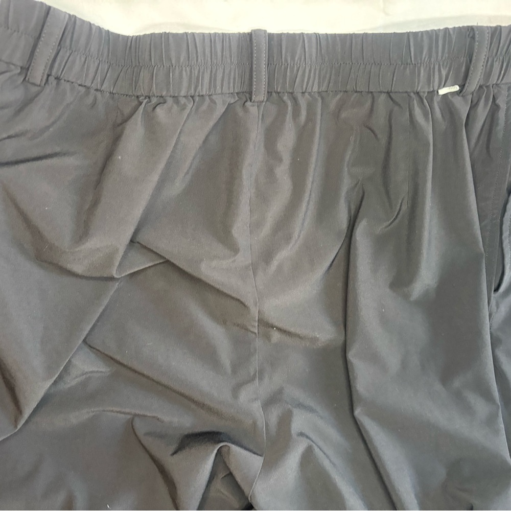 Vuori Women's Wide Leg Pants in Black - Picture 3 of 6